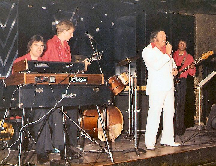 billy caister showband on stage at grannys with noel honey